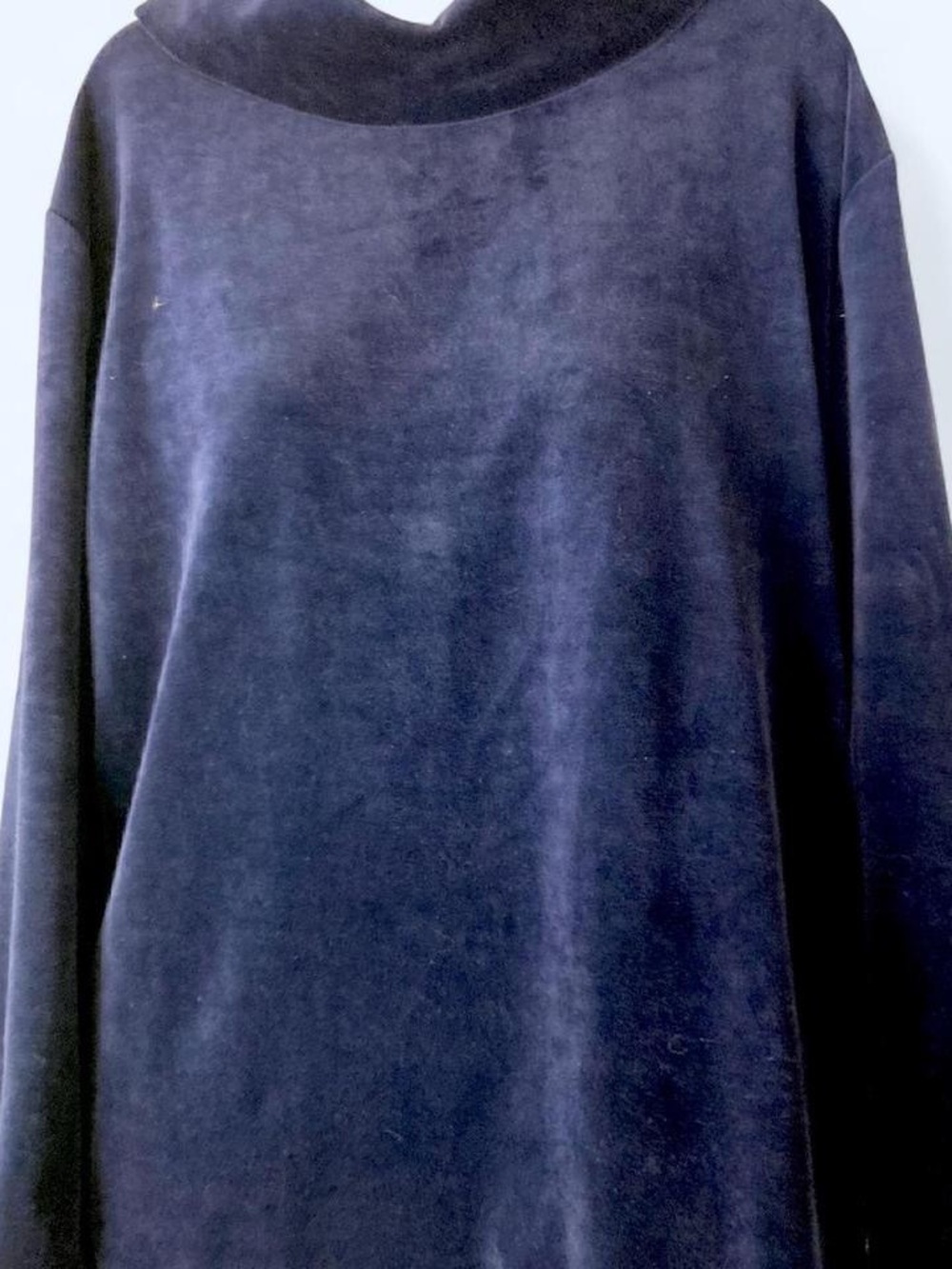 Jones New York navy blue velvet pullover  with long sleeves. Size: XL